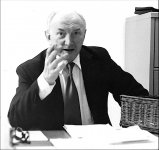 Advertisingmanagerbehinddesk.jpg Advertisingmanagerbehinddesk.jpg