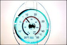 Outdoor thermometer Tamron 500mm D6004959.JPG