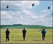 3 men 3 kites Wroughton airfield Swindon Eos 5.jpg