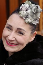 Woman with hat in Vienna 2.jpg