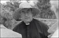Vicar in Straw Hat Canon F1 1996-13_ 21.jpg