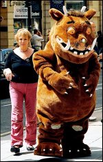 Lady with monster in Bath A09000CNV00014.jpg