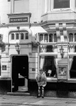 Canon A1_50mm f2.8_Kentmere 400_Quick fag outside The Old White Lion, Bury copy.jpg Canon A1_50mm f2.8_Kentmere 400_Quick fag outside The Old White Lion, Bury copy.jpg