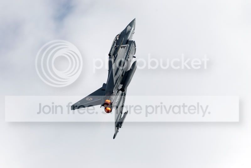 Eurofighter_LookingUP.jpg